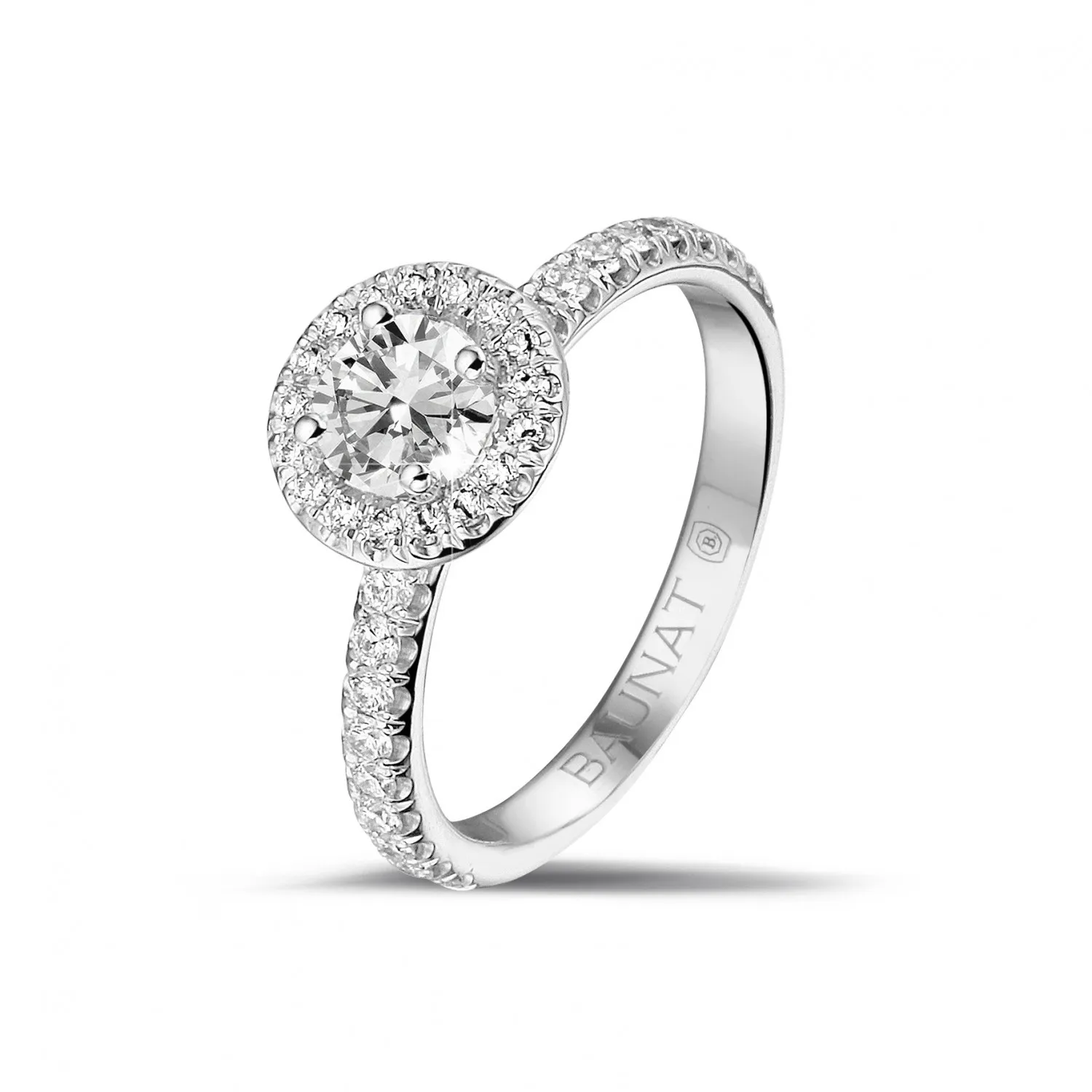 0.50 quilates Halo anillo solitario en platino con diamantes redondos 