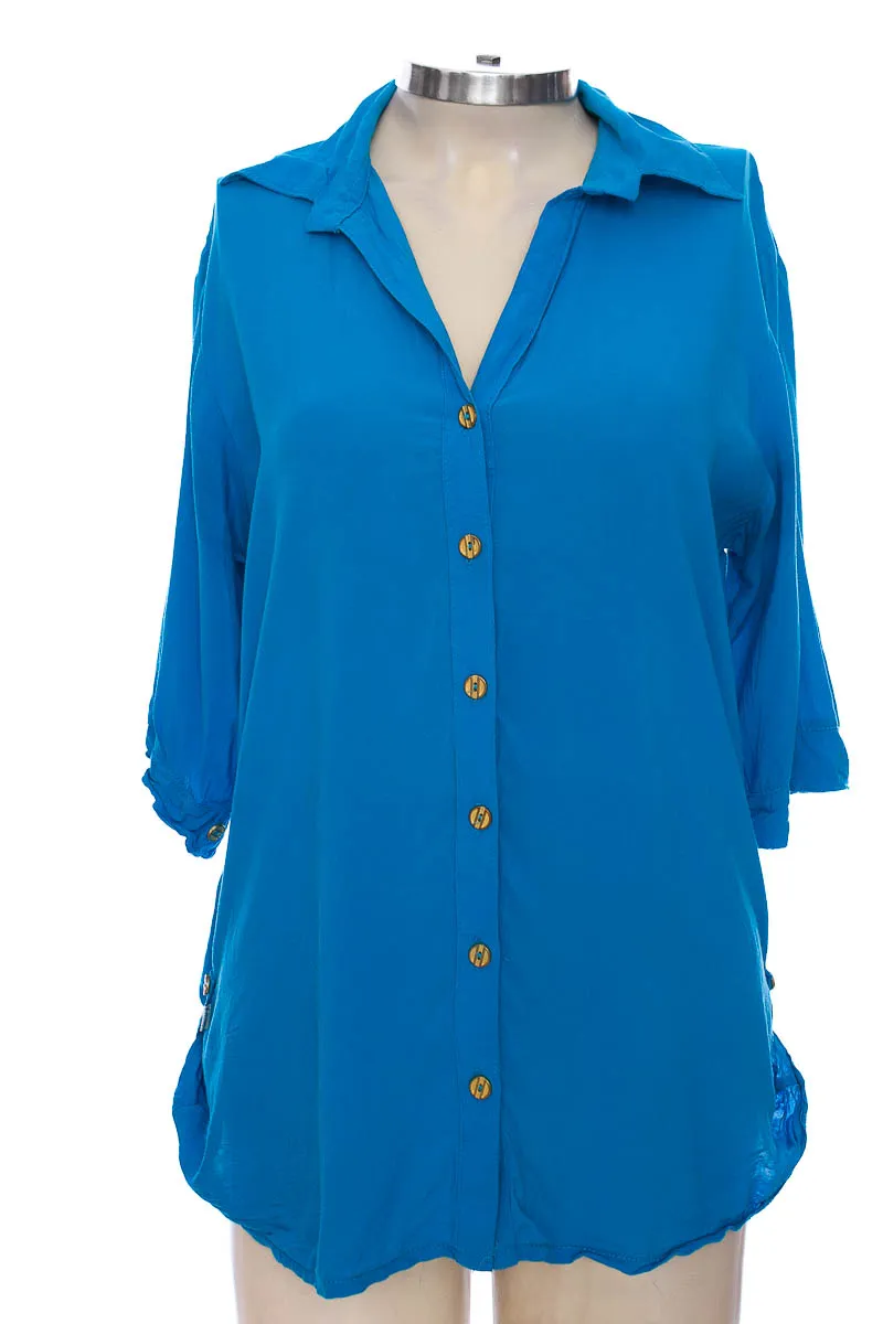BLUSA COLOR AZUL  CLOSEANDO