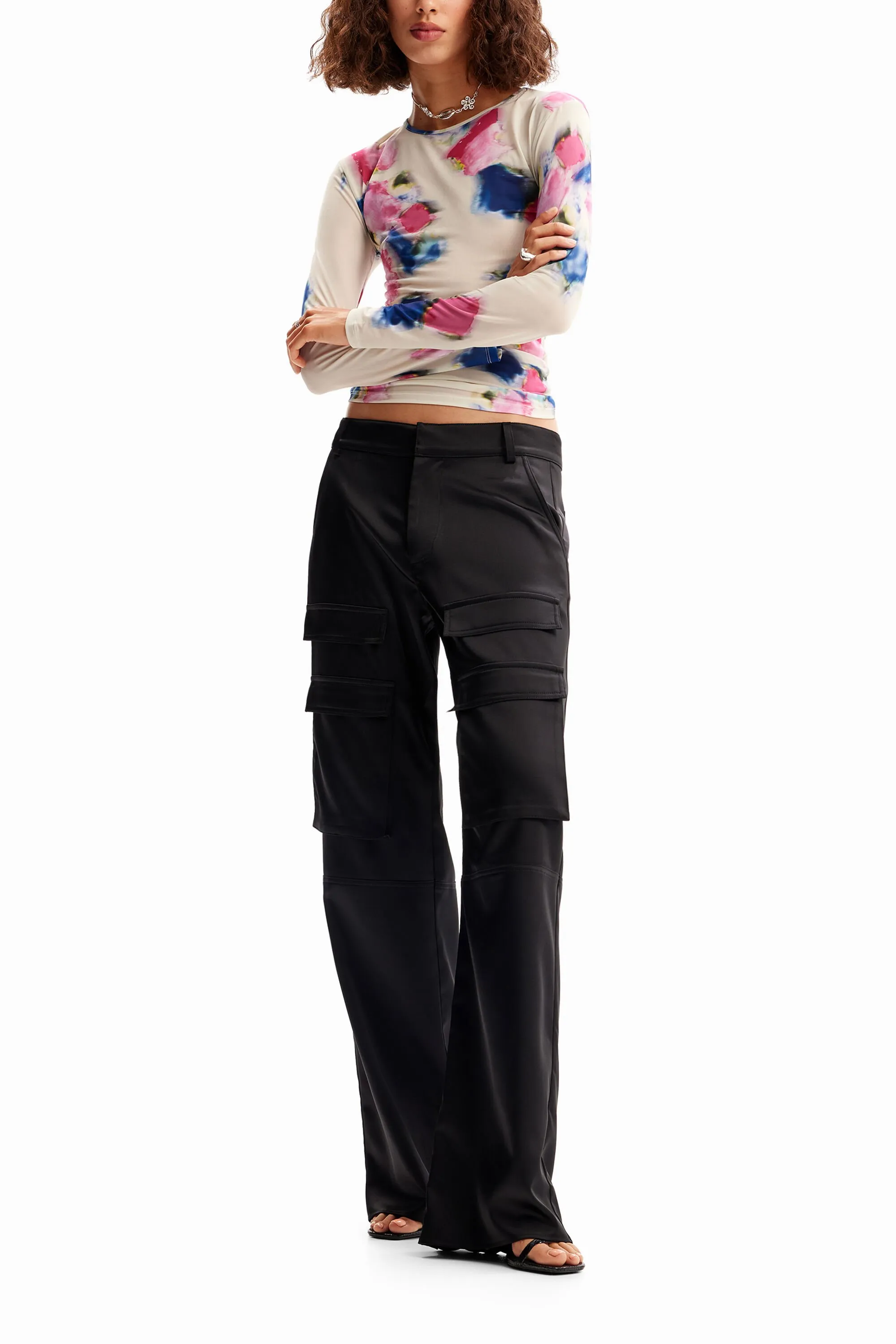Camiseta floral desenfocada