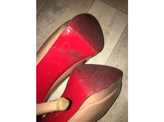 Christian Louboutin Ladypeep Beige 