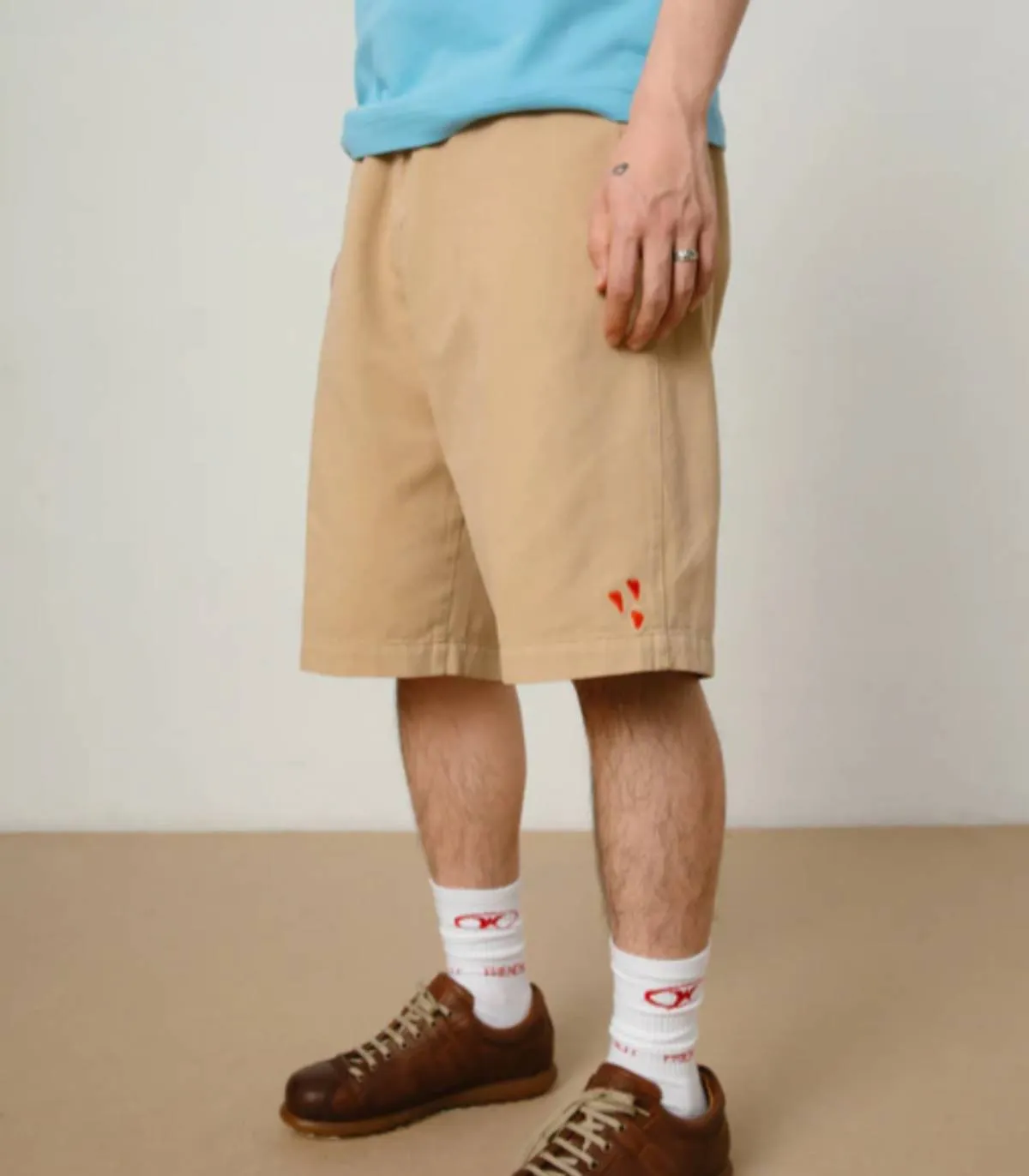 WE ARE NOT FRIENDS  PANTALON PARA HOMBRE BEIGE  CHINO JORTS